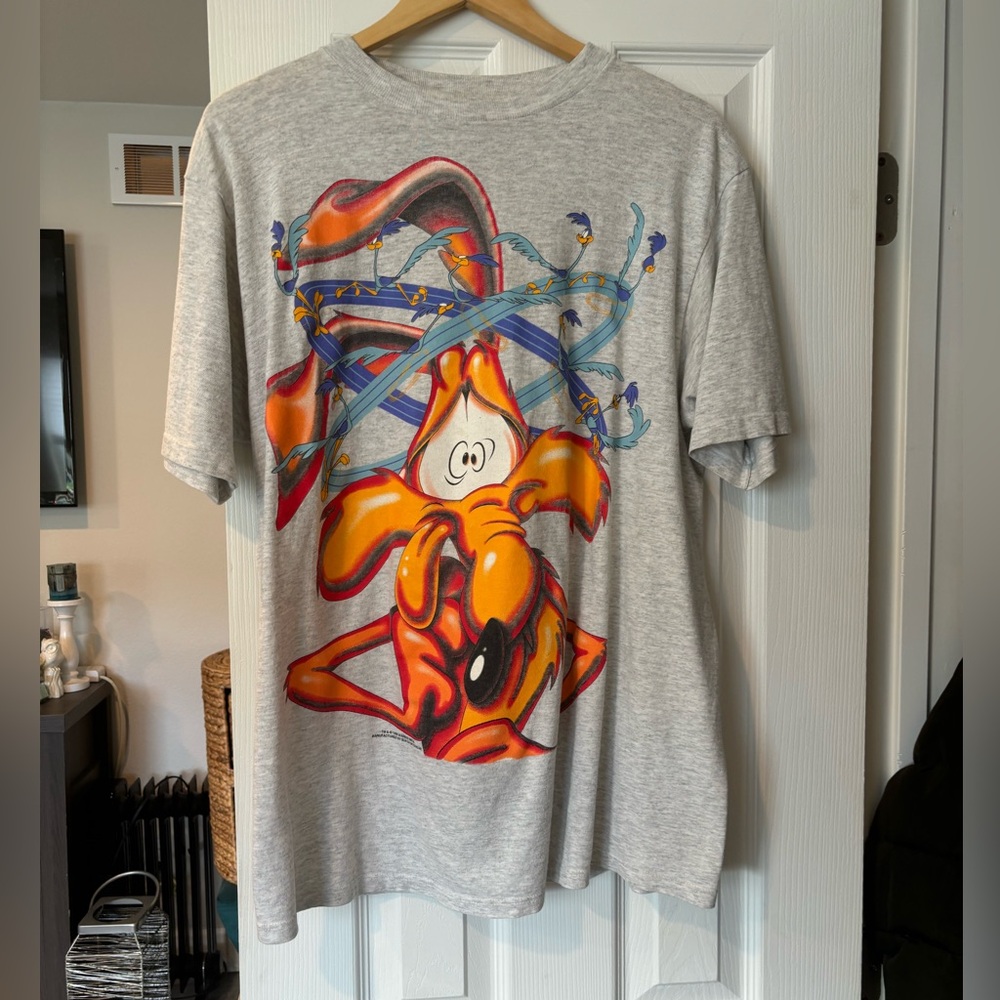 Vintage 1996 Wile E Coyote Shirts